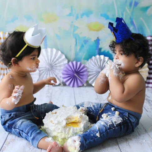 Best baby twins cakesmashphotography in Delhi NCR Noida Gurgaon Faridabad by Rakshita Kapoor