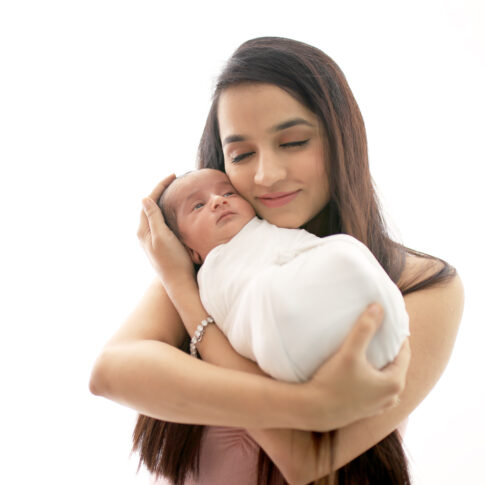 Best Newborn family photographer in Delhi